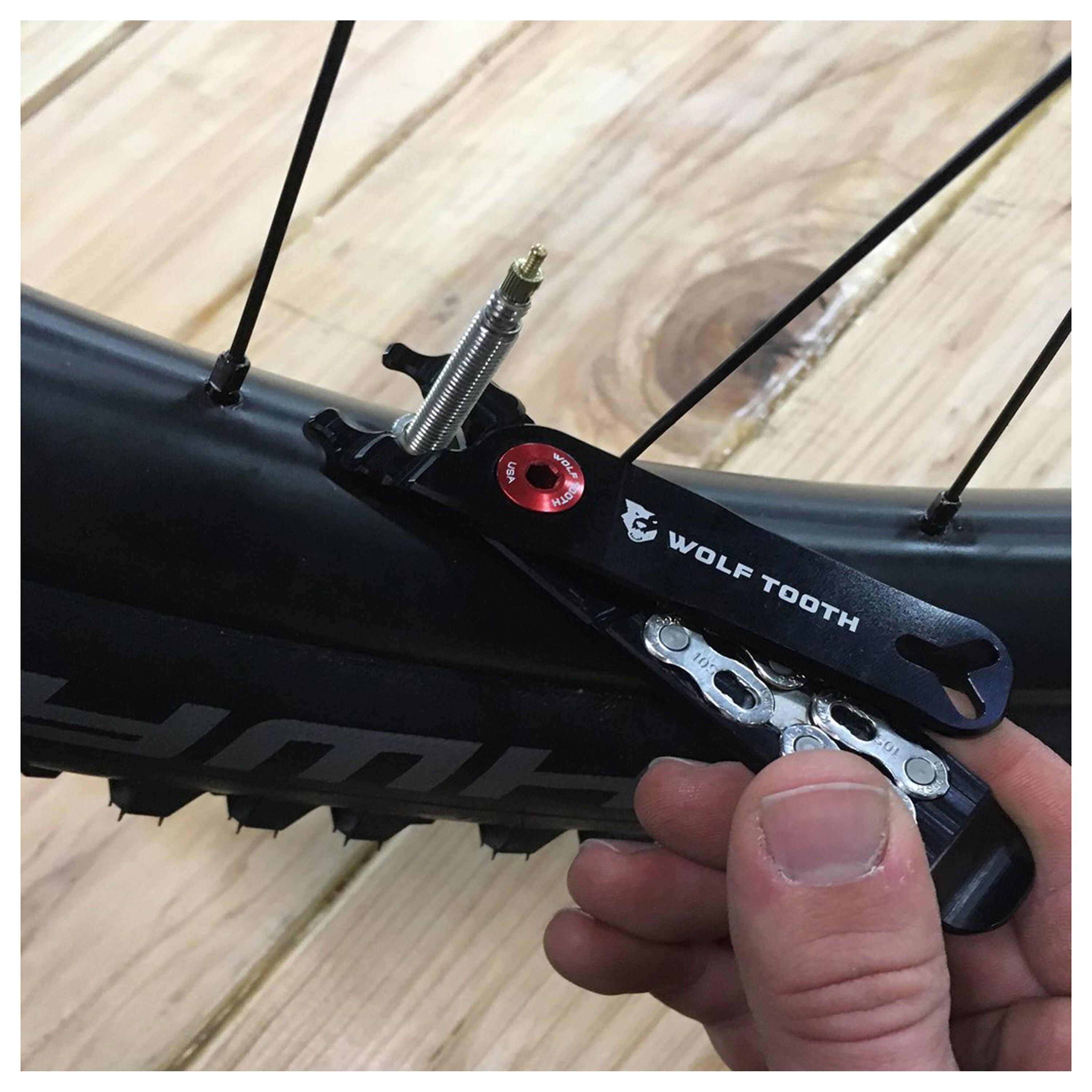 Wolf Tooth missing link remover pliers tool