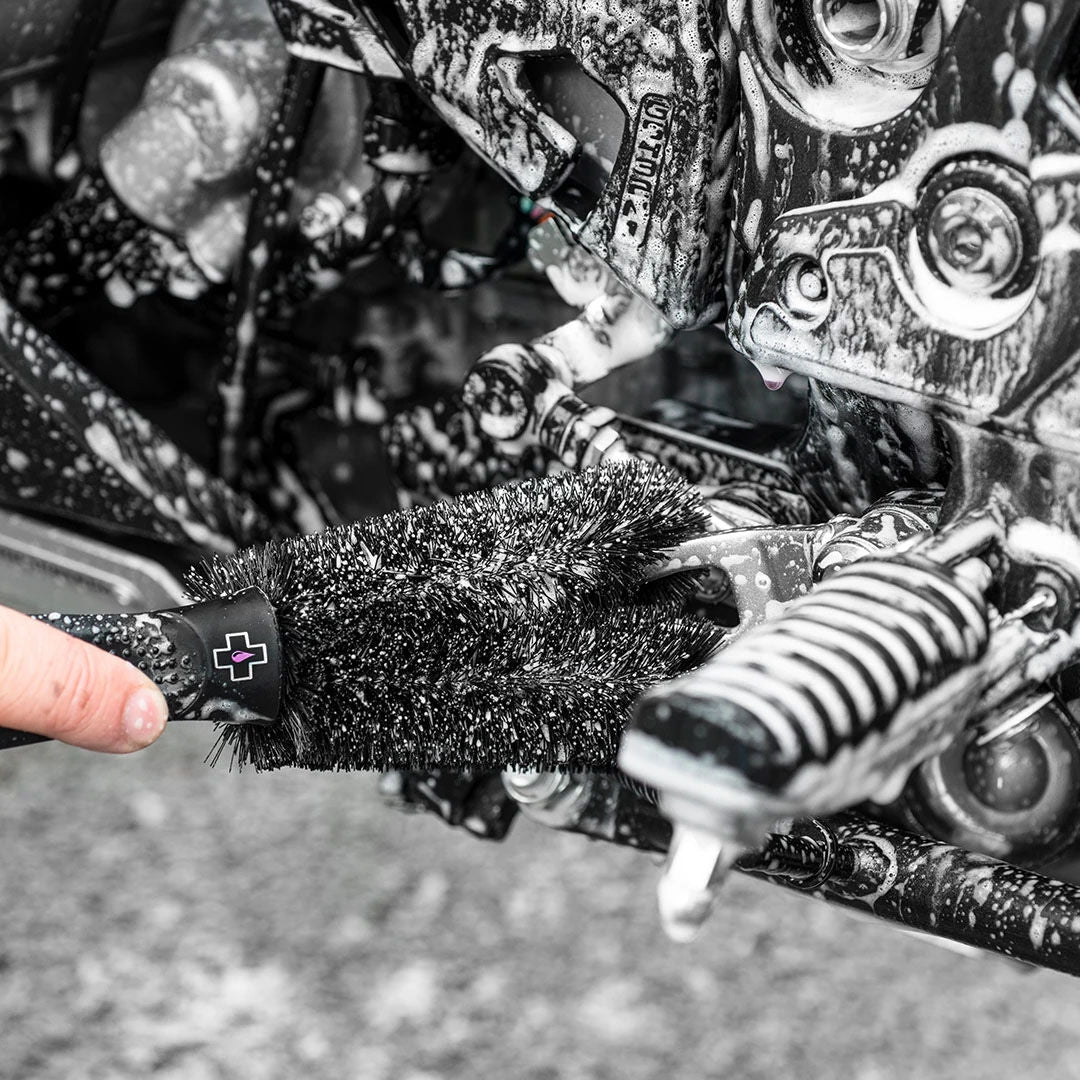 Muc-Off Two Prong brush
