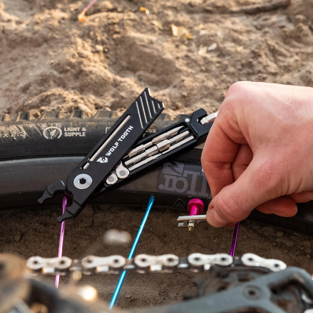 Wolf Tooth 8-Bit Pack Pliers missing link remover tool
