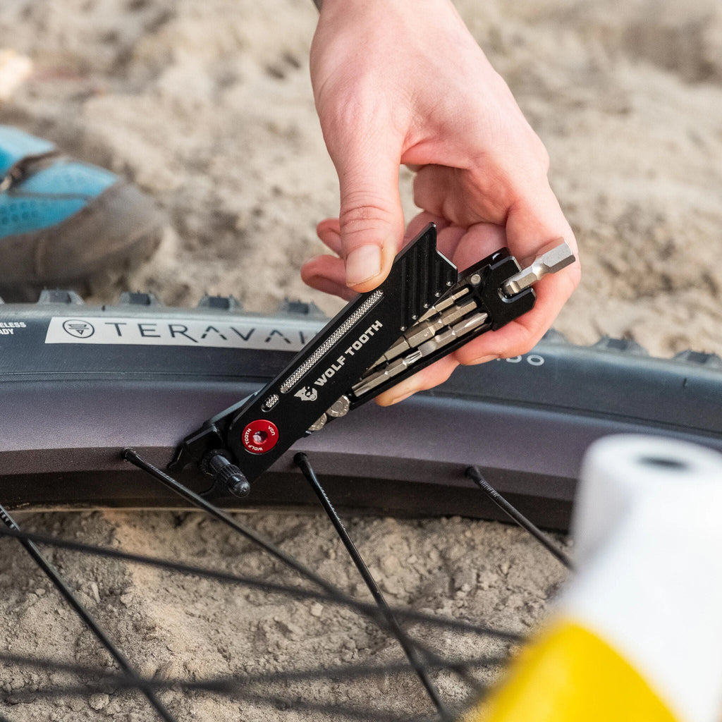 Wolf Tooth 8-Bit Pack Pliers missing link remover tool