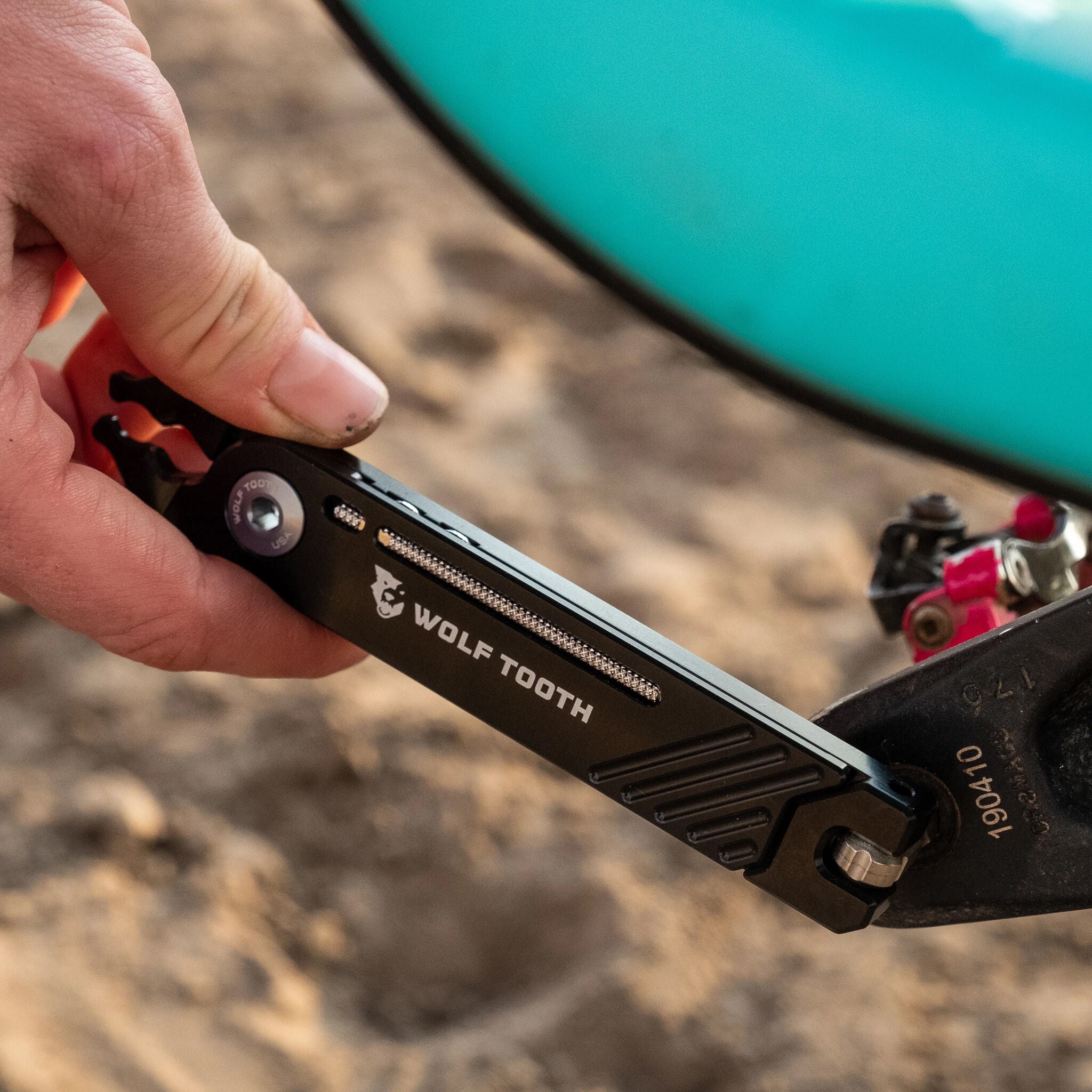 Wolf Tooth 8-Bit Pack Pliers missing link remover tool