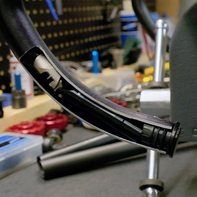 Wolf Tooth Encase System Chain+ Tire Plug multi-tool