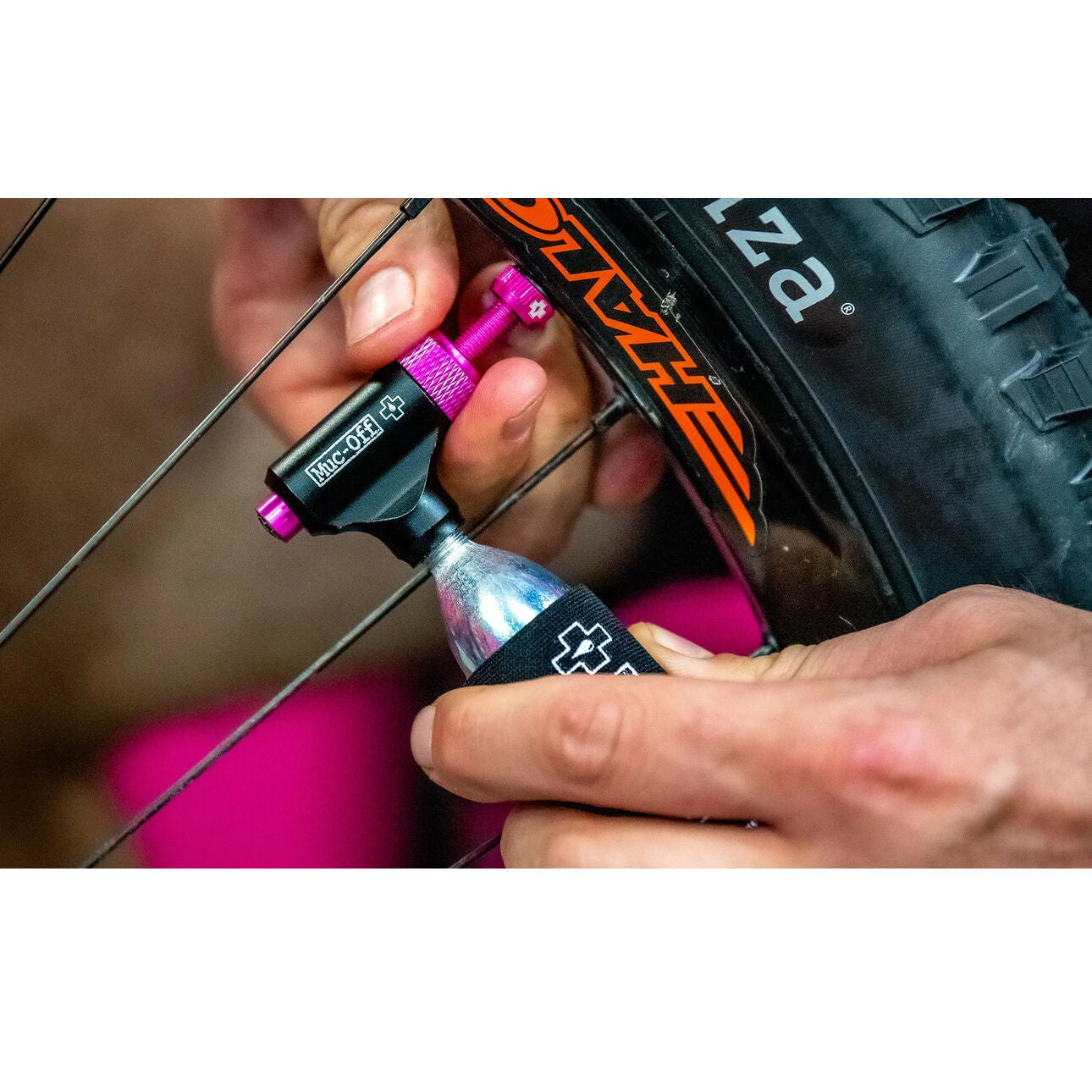 Muc-Off Road tire inflator kit