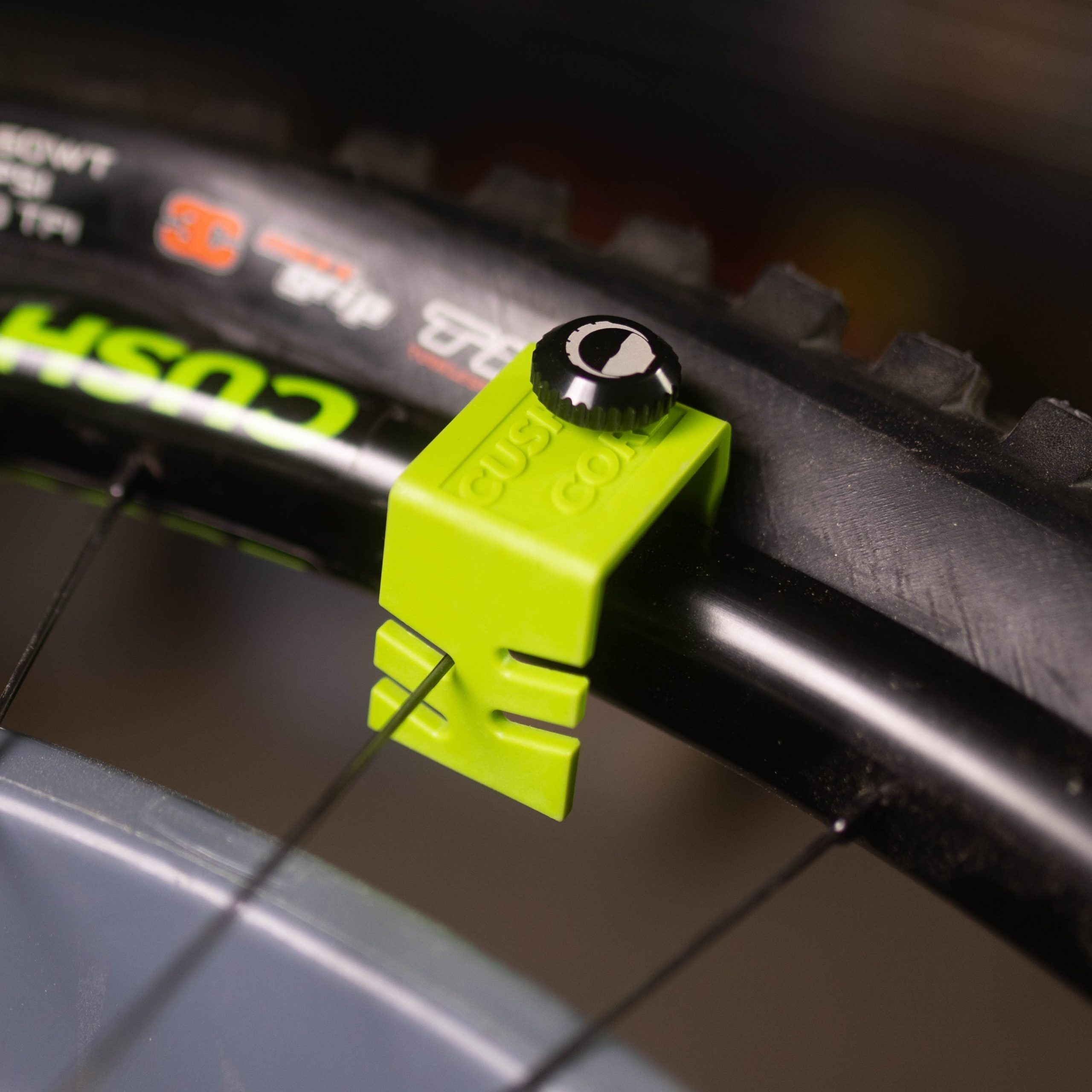 CushCore Bead Bro tyre lever