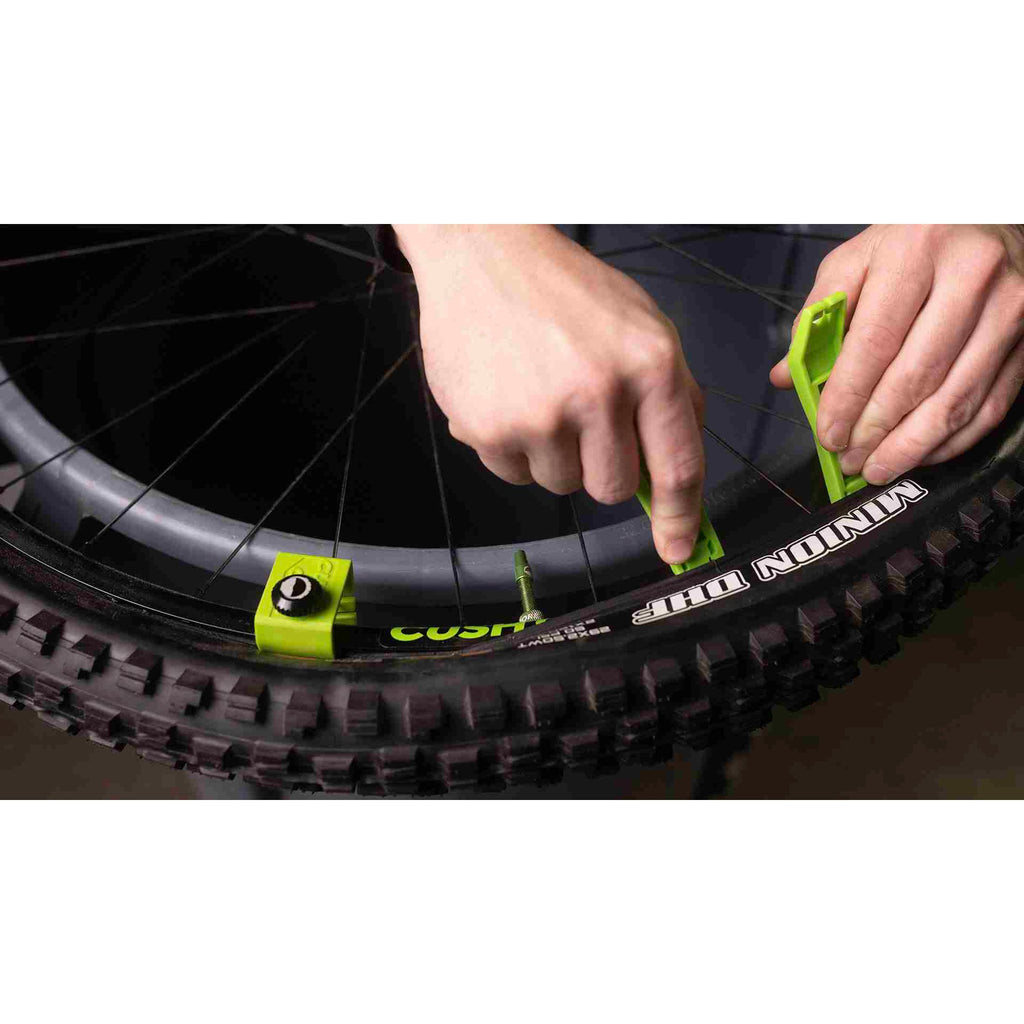 CushCore Bead Bro tyre lever