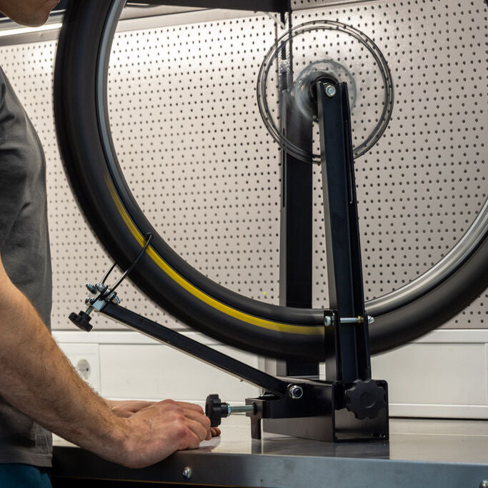 Unior 1689 professional wheel truing stand