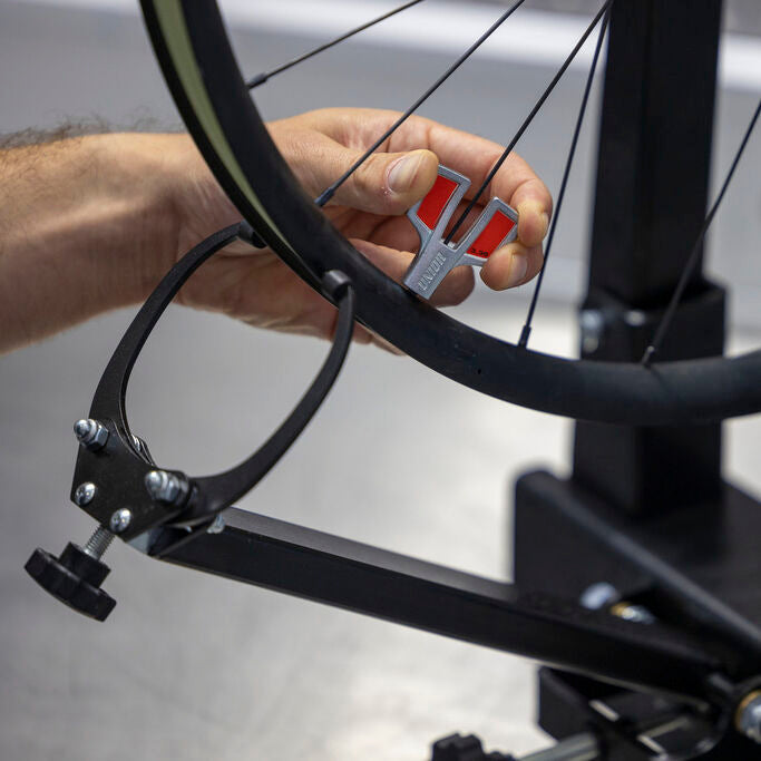 Unior 1689 professional wheel truing stand