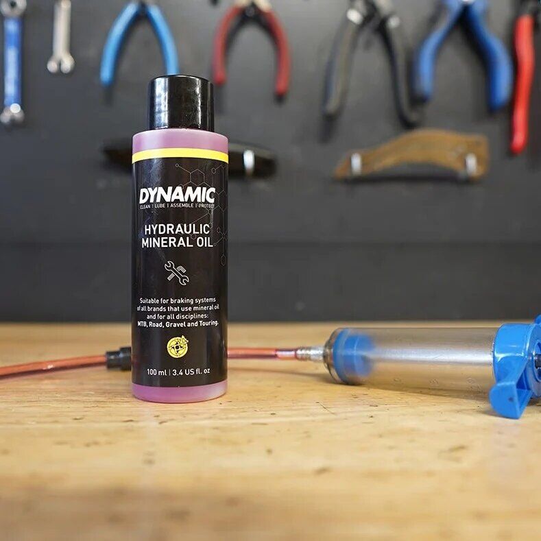 Dynamic hydraulic mineral brake fluid