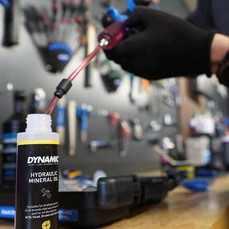 Dynamic hydraulic mineral brake fluid