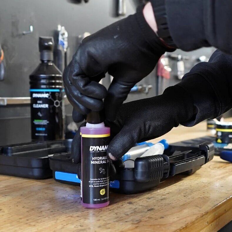 Dynamic hydraulic mineral brake fluid