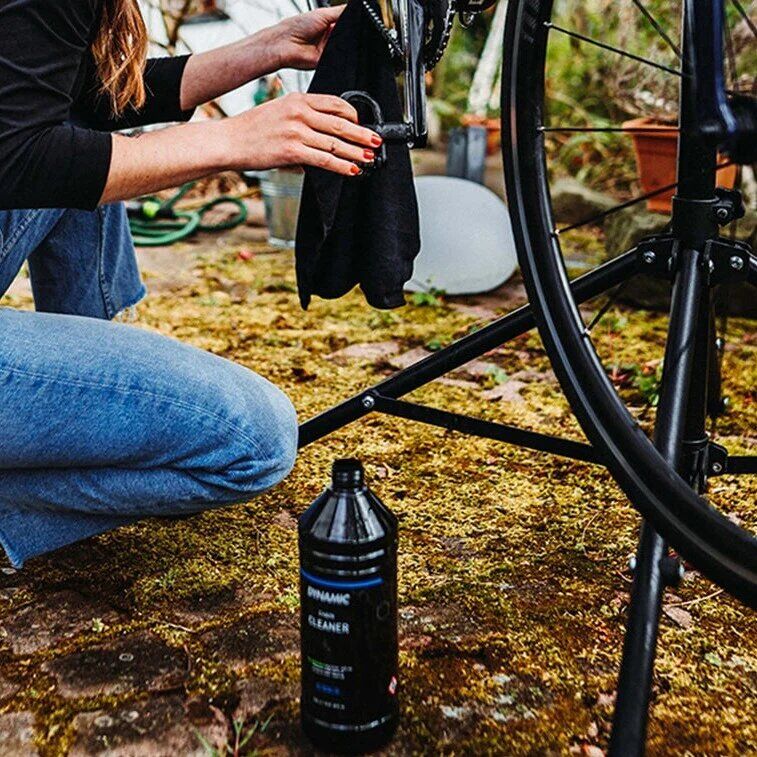Dynamic degreasing detergent