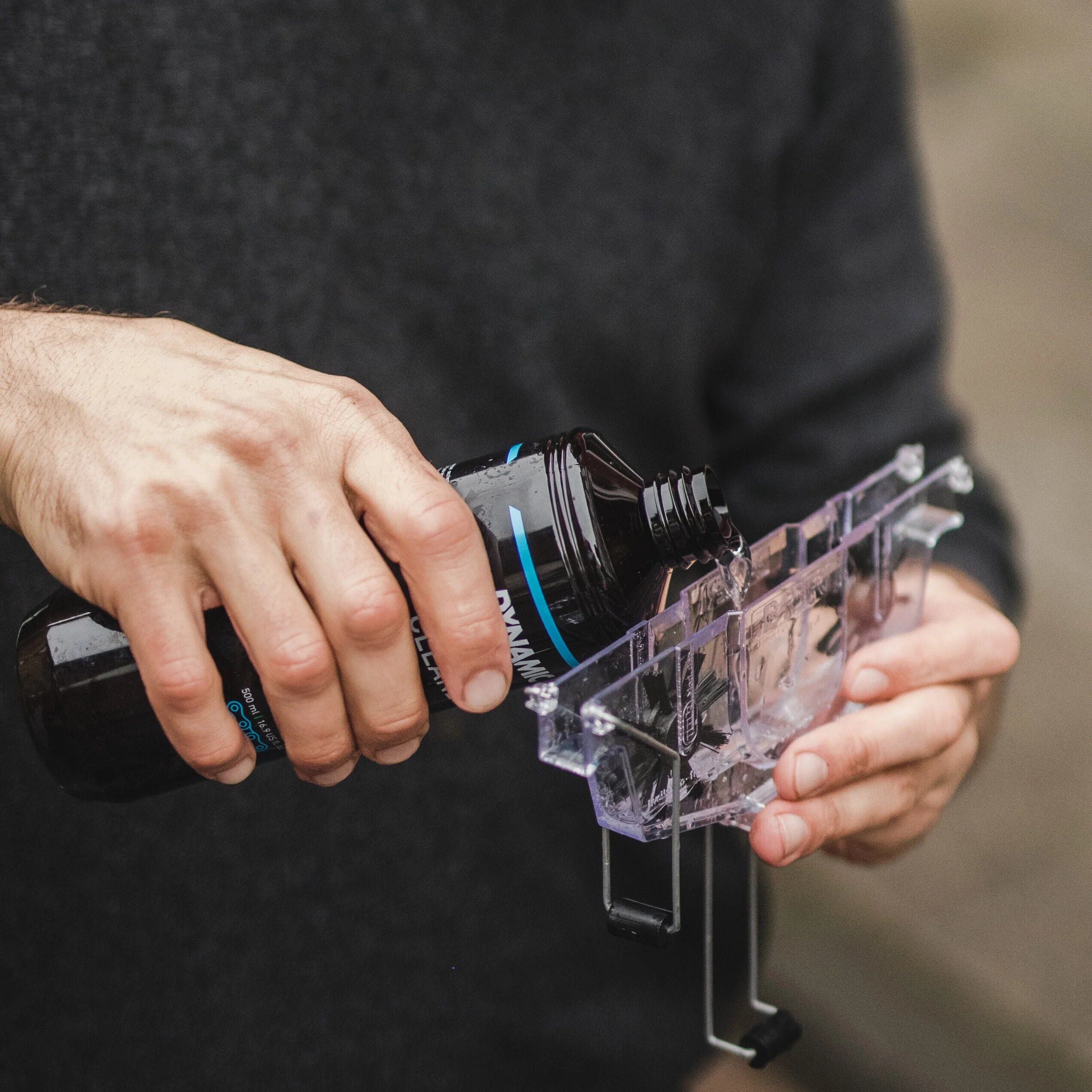 Dynamic degreasing detergent