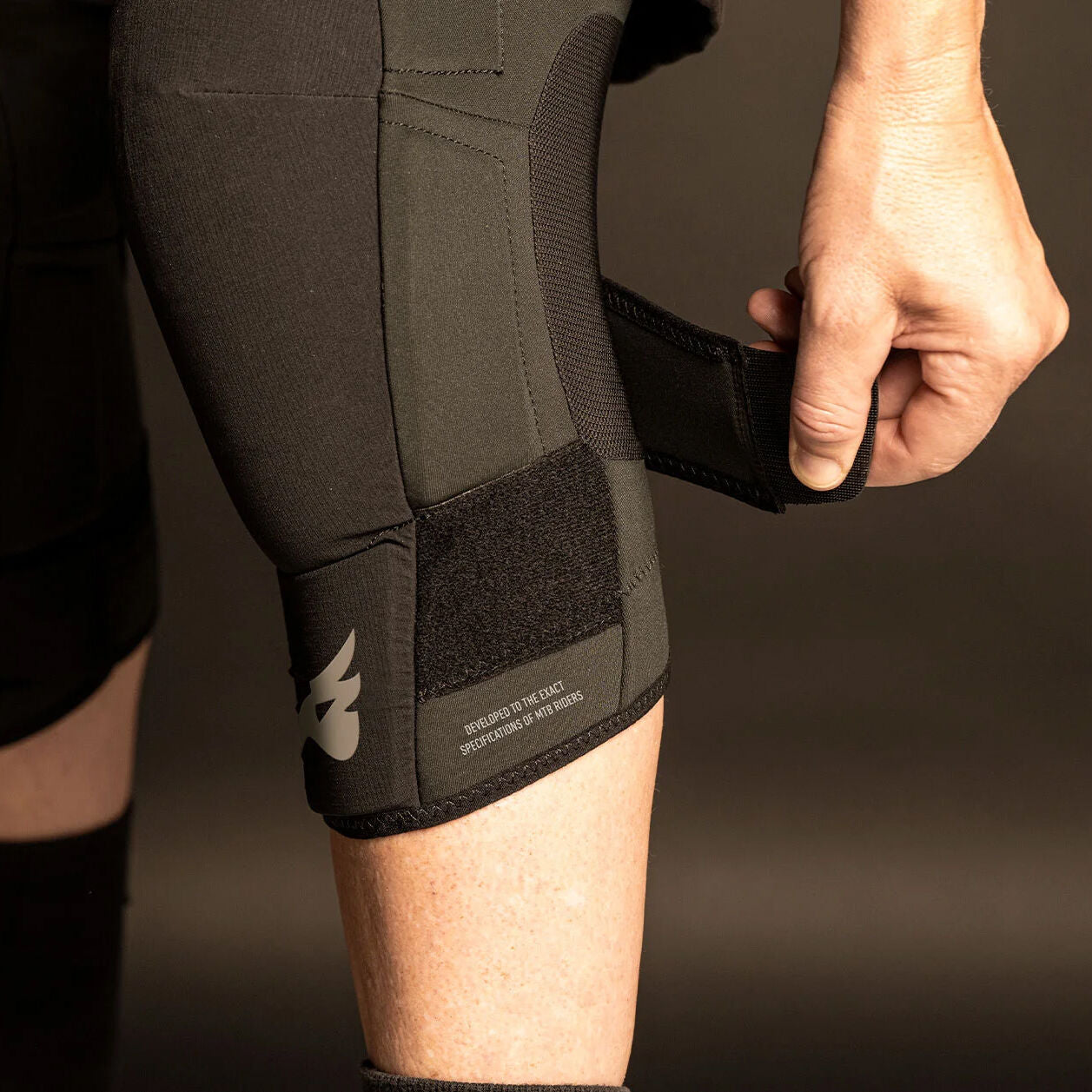 Bluegrass 3Straps knee pads