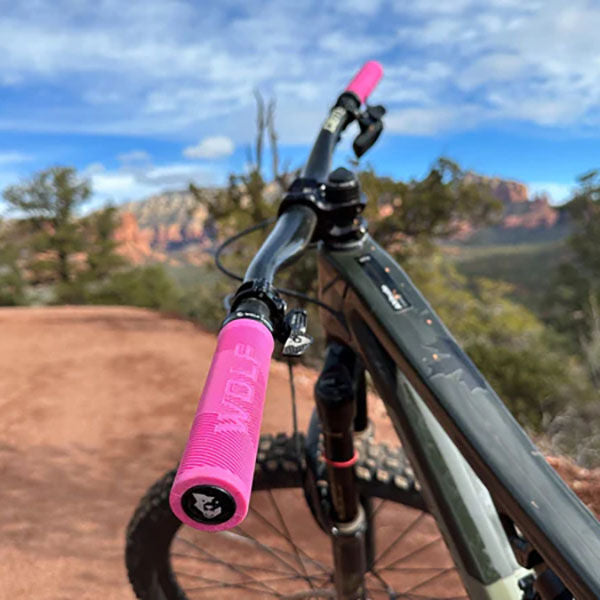 Wolf Tooth Components Echo Lock On Grips grips