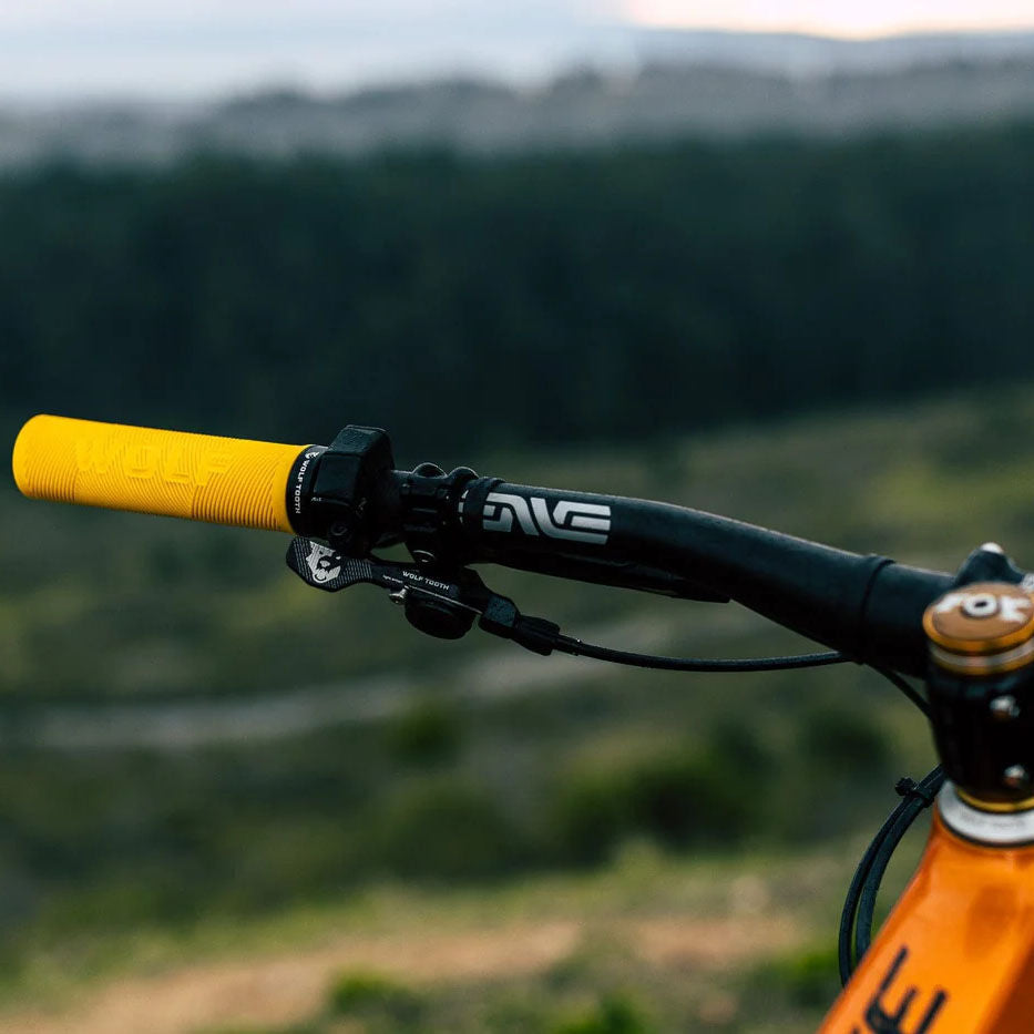 Wolf Tooth Components Echo Lock On Grips grips