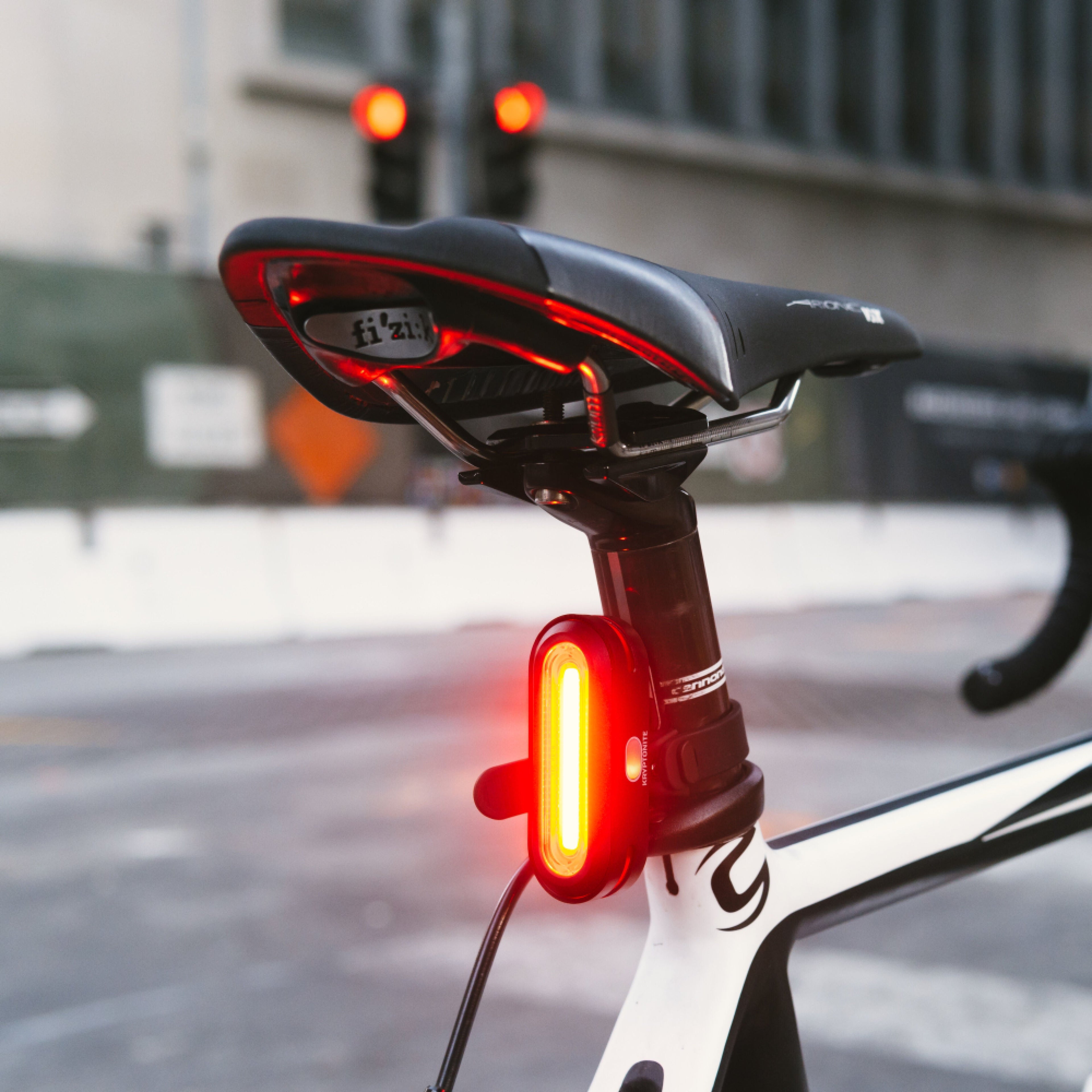 Kryptonite Alley F-650lm Avenue R-50lm COB light kit