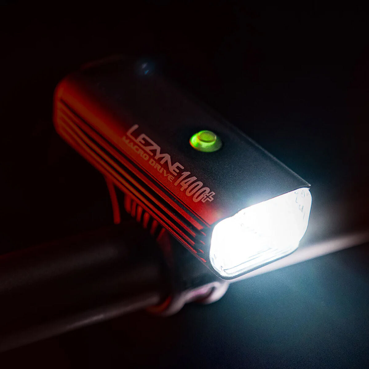 Lezyne Macro Drive 1400 front light + Loaded Satin Black