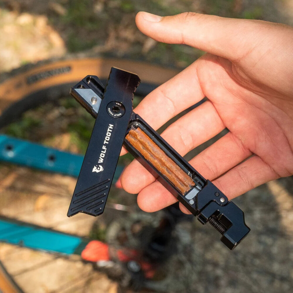 Wolf Tooth 8 Bit chainbreaker repair tubeless multi-tool