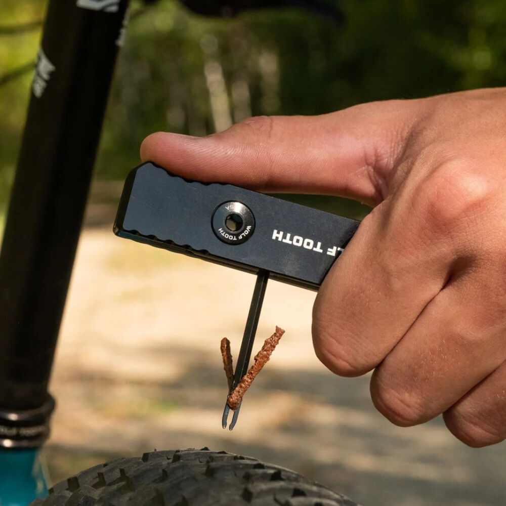 Wolf Tooth 8 Bit chainbreaker repair tubeless multi-tool