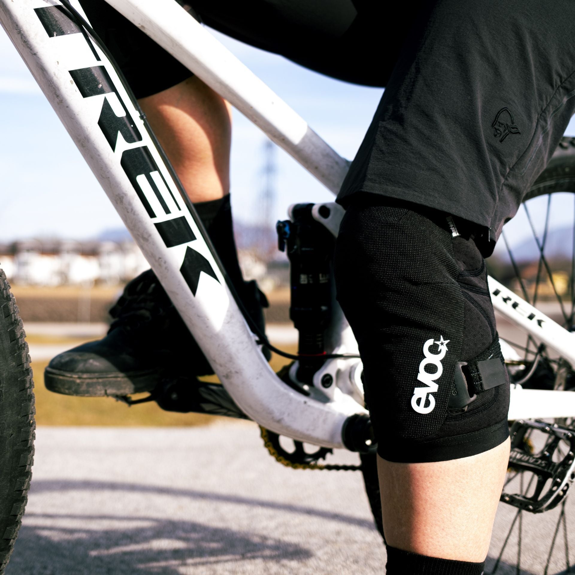 Evoc Protector LS Flex Enduro knee pad