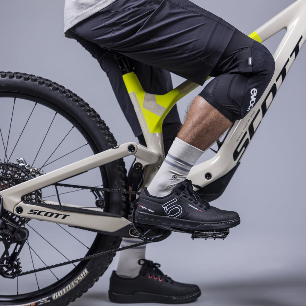 Evoc Protector LS Flex Lite knee pad