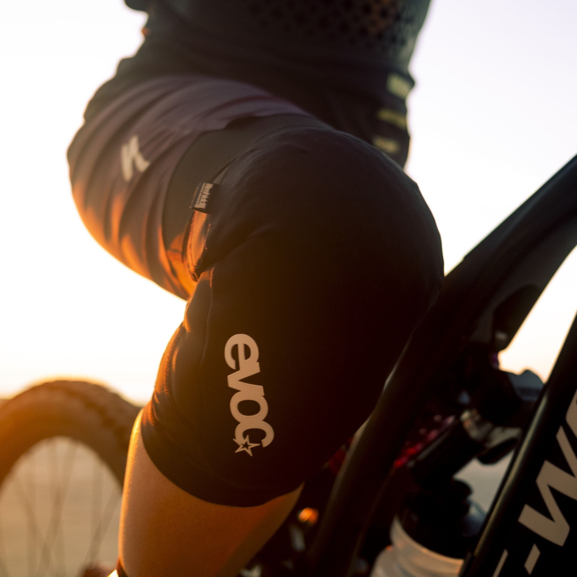 Evoc Protector LS Flex Lite knee pad