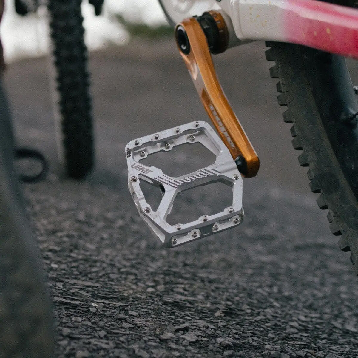 Leatt Allmtn 6.0 Flat Wide 114x107 pedals
