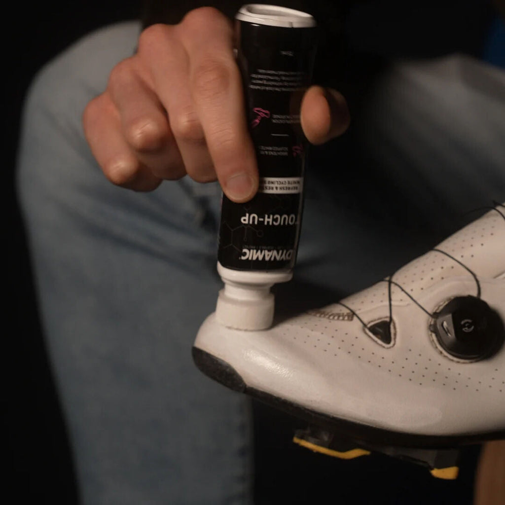 Dynamic Touch-Up cleaner for touching up white shoes