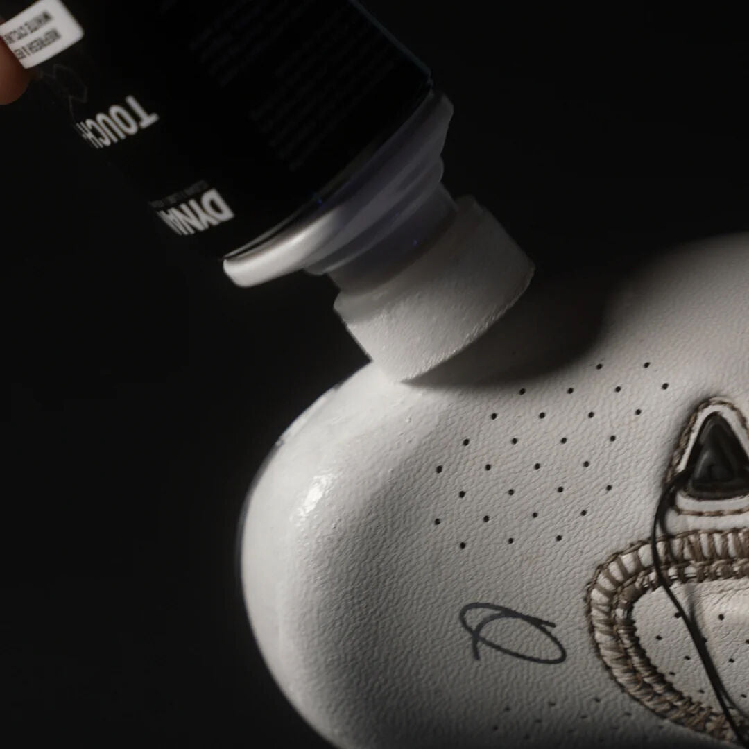 Dynamic Touch-Up cleaner for touching up white shoes