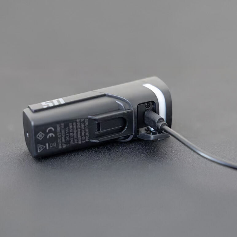 Sigma Aura 50 front light