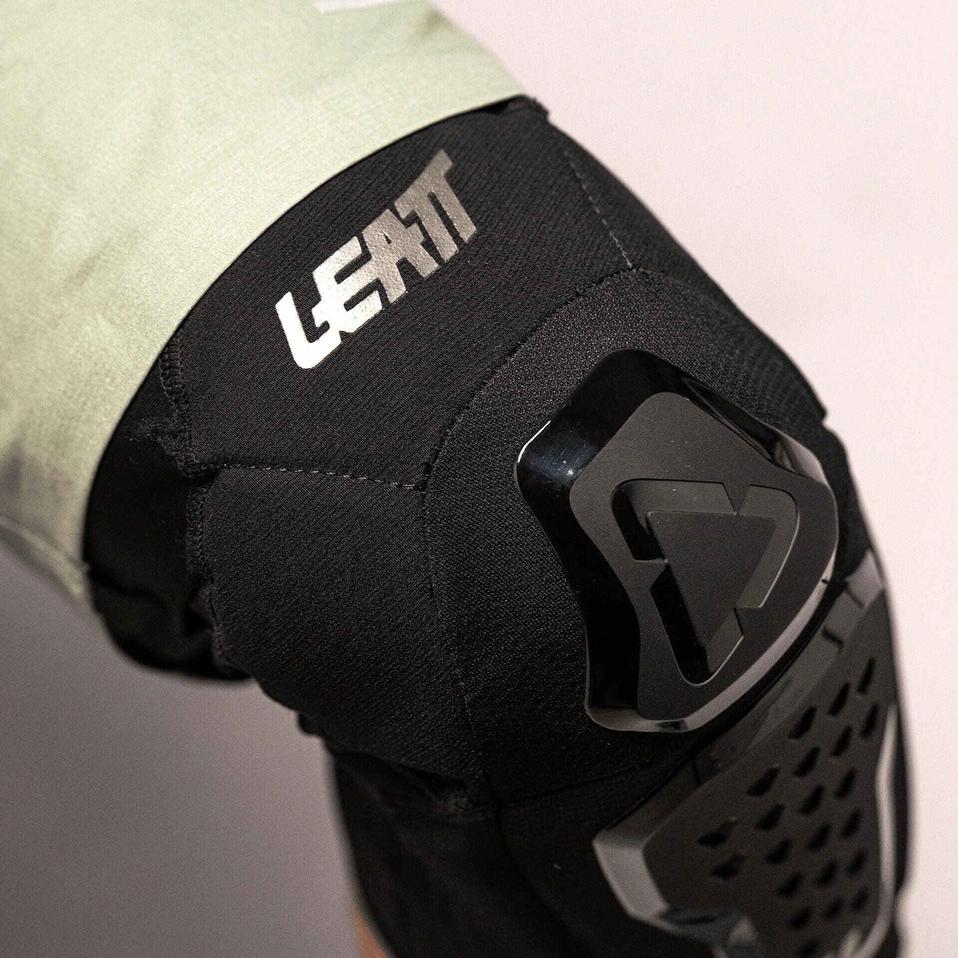 Leatt Guard 6.0 Evo EXT knee guard 2026